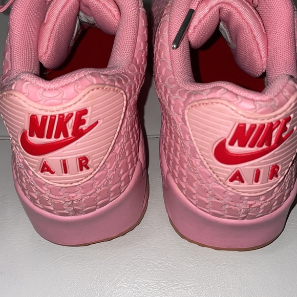 Nike AIR MAX 90 Shanghai Space Pink
TREAT YOURSELF Must Win Cake sneaker Barbie - Picture 5 of 12